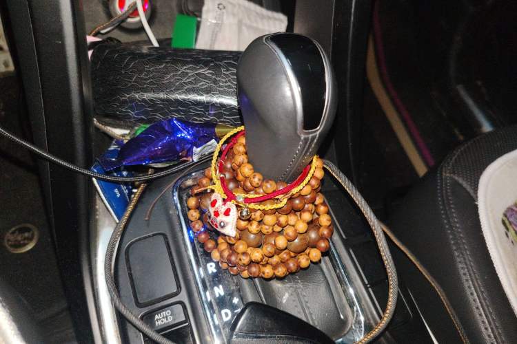 Used Hyundai Santa Fe 2015 2.4L Automatic Two-Wheel Drive Smart Version 5 Seats