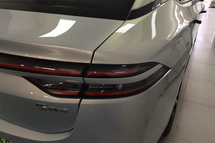 Used AION S Plus 2023 70 Intelligent Edition Lithium Iron Phosphate Right Rear Taillight