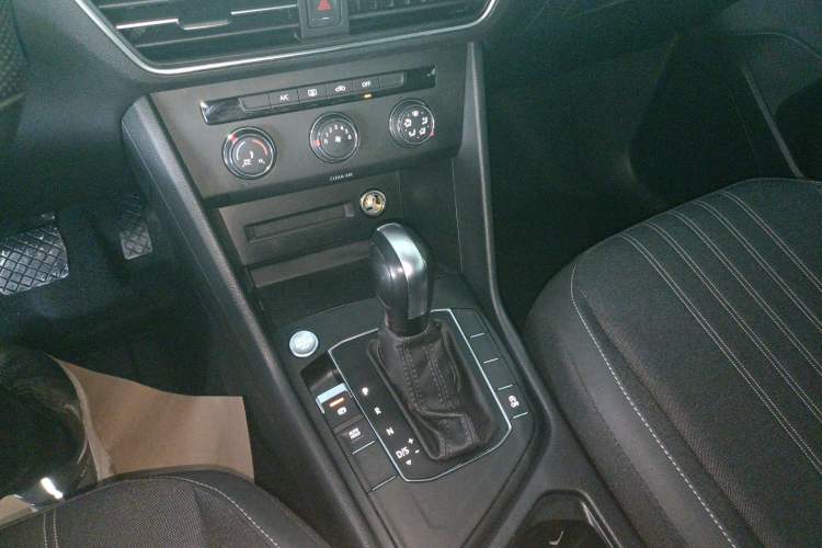 Used Volkswagen Tiguan L 2023 330TSI Automatic Two-Wheel Drive Comfort Edition Gear Lever