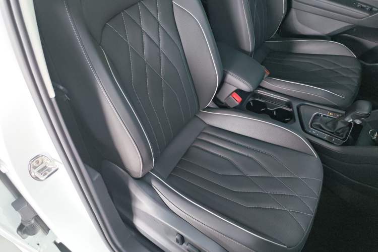 Used Volkswagen Tiguan L 2023 330TSI Automatic Two-Wheel Drive Smart Edition Right Front Seat