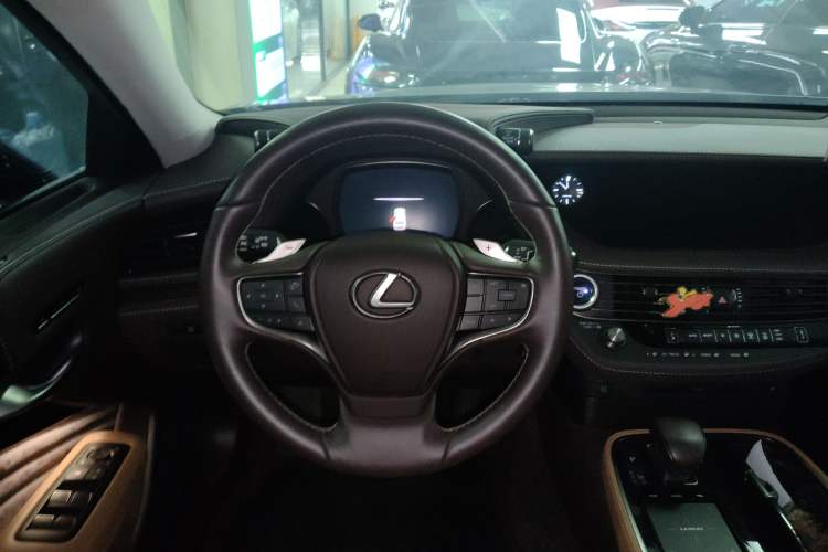 Used Lexus LS 2018 500h Excellence Edition China VI standard