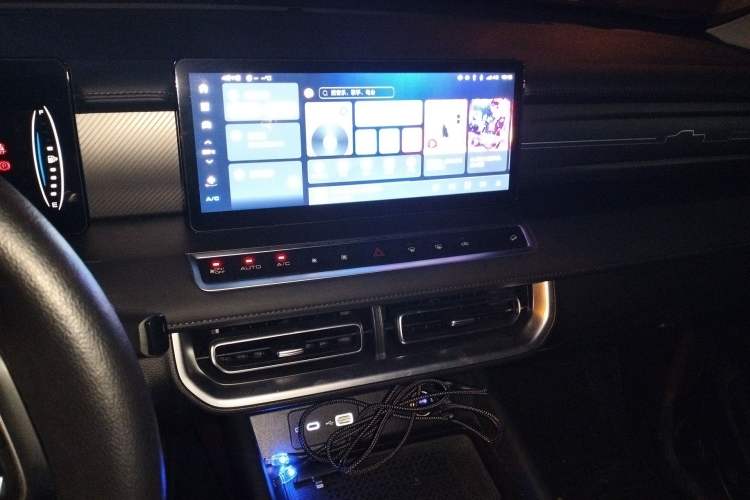 Used Great Wall Poer 2024 2.4T Passenger Version Automatic Diesel 4x4 Comfort Trim Audio And AC Panel