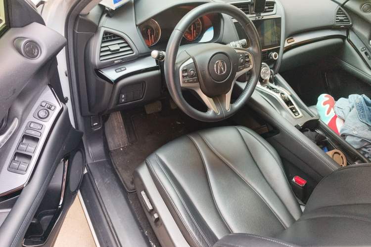 Used Acura CDX 2021 1.5T Two-Wheel Drive Enjoyment Edition Center Console