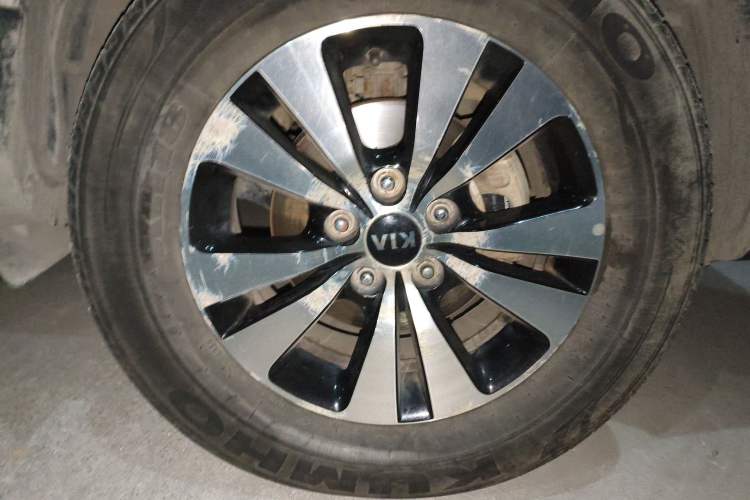 Used Kia Sportage 2013 2.0L Manual 4x4 GLS Trim Right Front Wheel Hub
