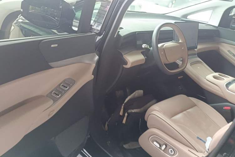 Used XPeng X9 2024 702 Ultra-Long Range Max