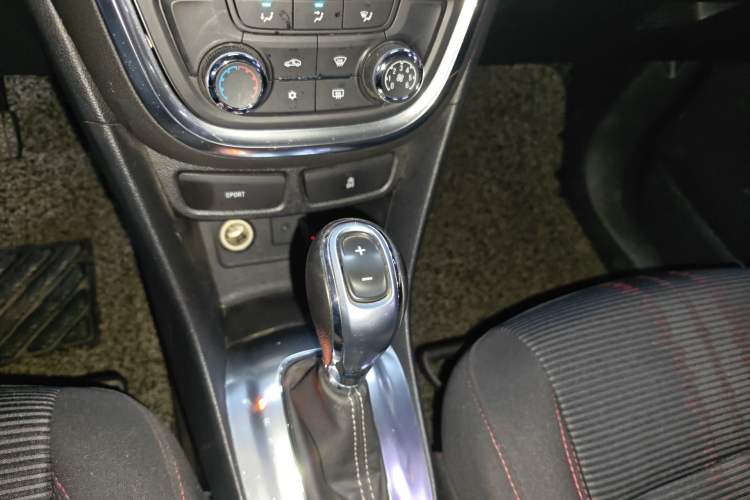 Used Buick Encore 2015 1.4T Automatic Two-Wheel Drive Urban Elite Version Gear Lever