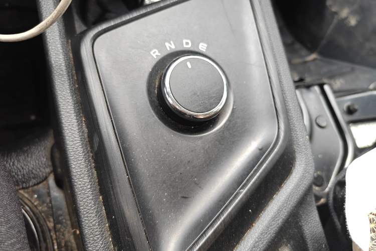 Used CHANGAN KAICHENG Ruixing EM60 2025 Model, Passenger Version—Comfortable Type, 6 Seats, 240 km, Side Doors, 60 kW Gear Lever