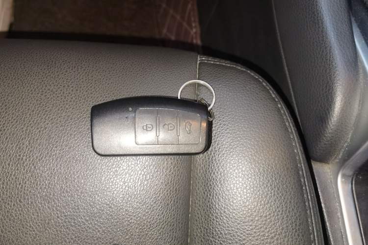 Used JMC Yusheng S350 2013 2.4T Automatic 2WD Diesel Luxury Edition 5 Seats