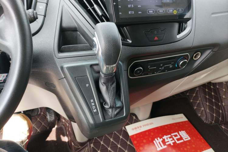 Used Ford Tourneo Custom 2017 2.0T Automatic Elite Version Gear Lever