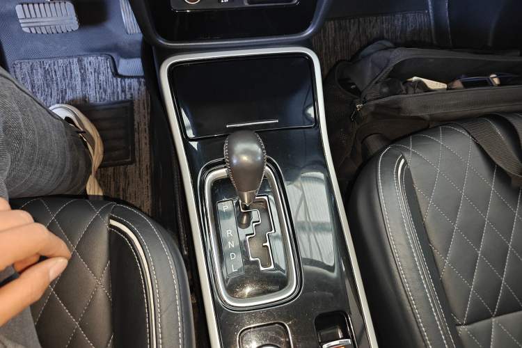 Used Mitsubishi Outlander 2020 2.4L 4x4 Zhi Xiang Edition 7-Seater
