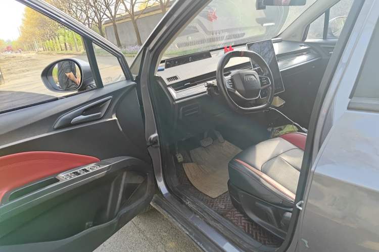 Used NETA V 2021 Long-Range Entertainment Edition Interior 3