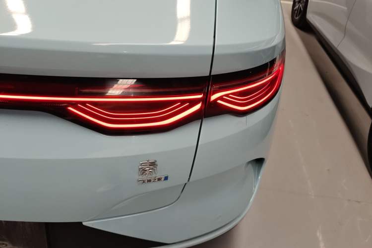 Used BYD Qin L 2025 EV 545KM Excellence Edition Right Rear Taillight