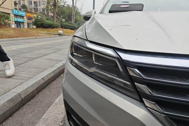 Used Volkswagen Lavida 2018 280TSI DSG Comfort Edition China V Standard Right Front Headlight