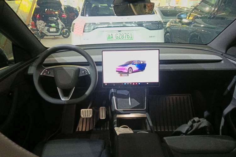 Used Tesla Model Y L 2025 Model Long-Range All-Wheel-Drive Version Center Console