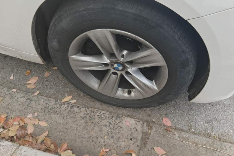 Used BMW 3 Series 2013 320i Active Edition Right Front Wheel Hub