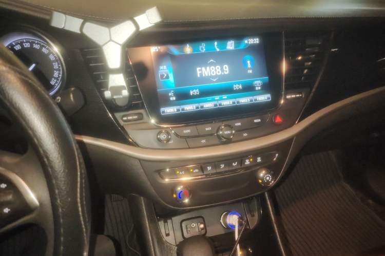 Used Buick Verano 2017 Sedan 20T Dual-Clutch Leading Model
