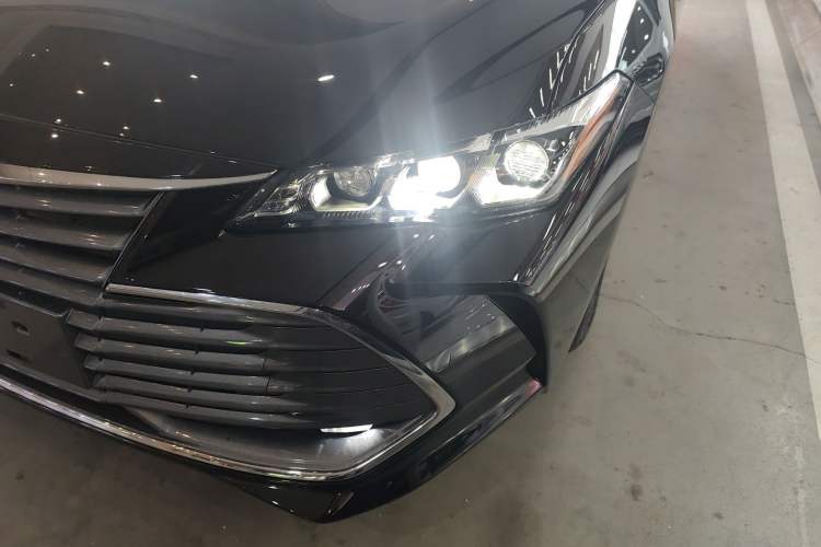 Used Toyota Avalon 2019 Dual-Engine 2.5L Luxury Edition China VI Standard