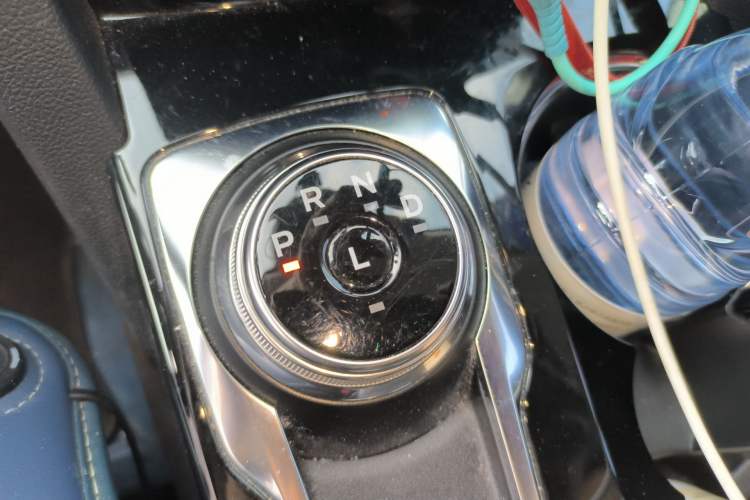 Used Ford Escape 2020 EcoBoost 245 Two-Wheel-Drive Titanium Edition Gear Lever