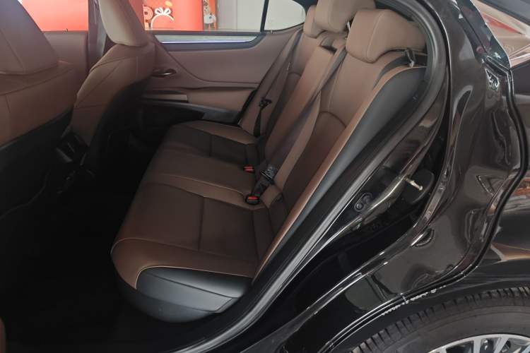 Used Lexus ES 2025 300h Deluxe Edition
