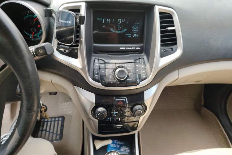 Used CHANGAN Eado 2012 1.6L Manual Luxury Model China IV Standard Audio And AC Panel