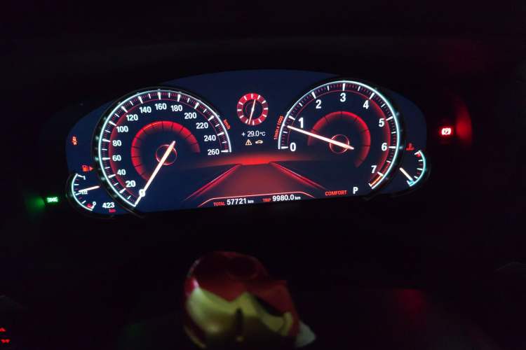 Used BMW X3 2019 xDrive28i Luxury Package Odometer Close Up