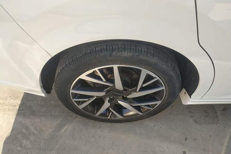 Used Dongfeng Aeolus Yixuan 2020 230T Automatic Dazzle Track Edition