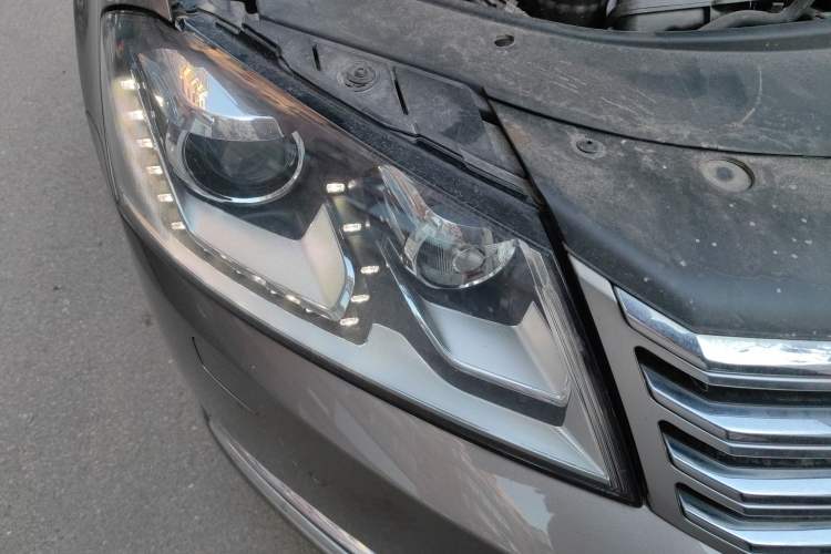 Used Volkswagen Magotan 2012 Revised 1.8TSI Luxury Version Right Front Headlight