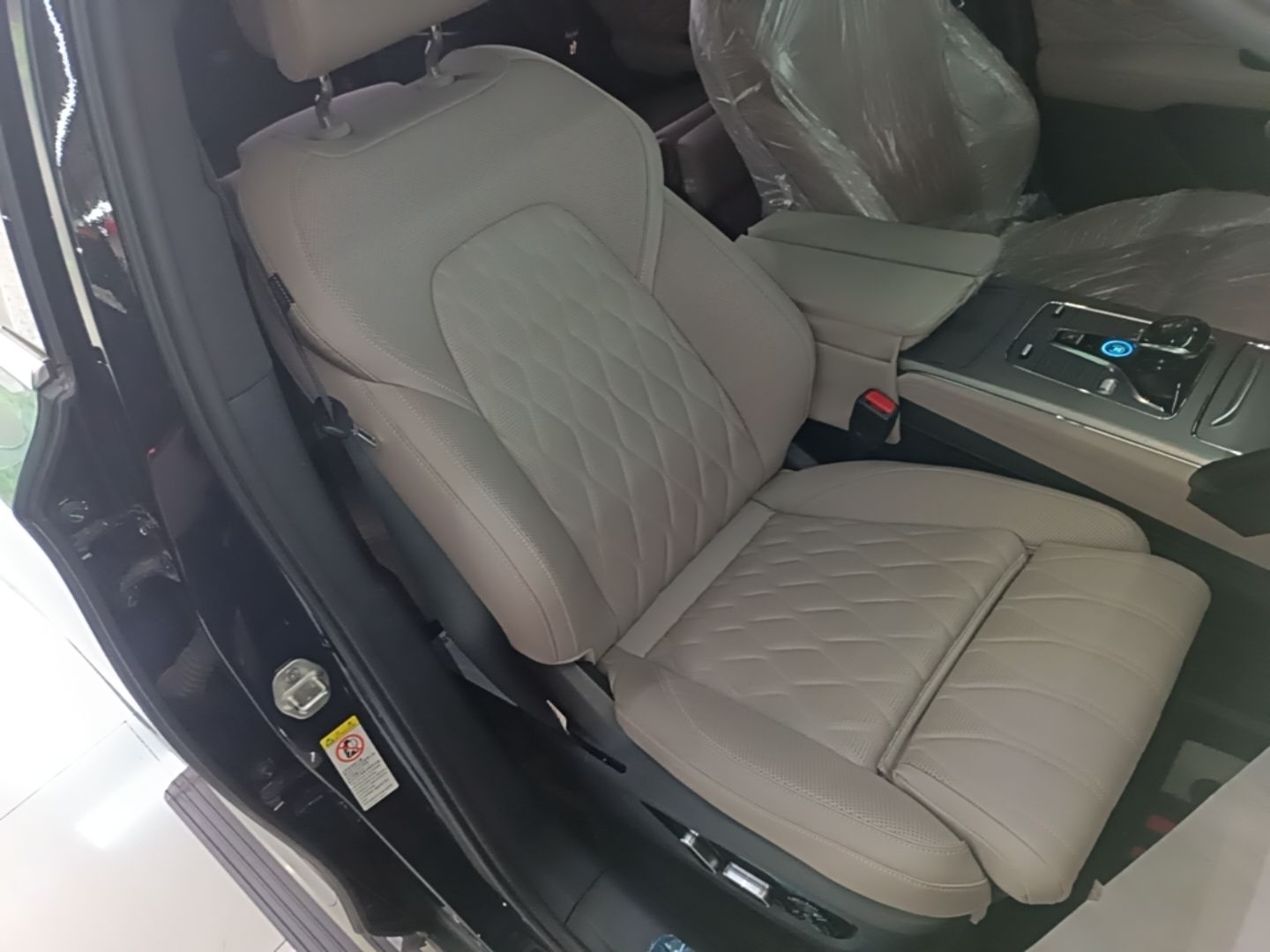 BYD Tang New Energy 2024 DM-i Glory Edition 112KM Flagship Model — снимка 19