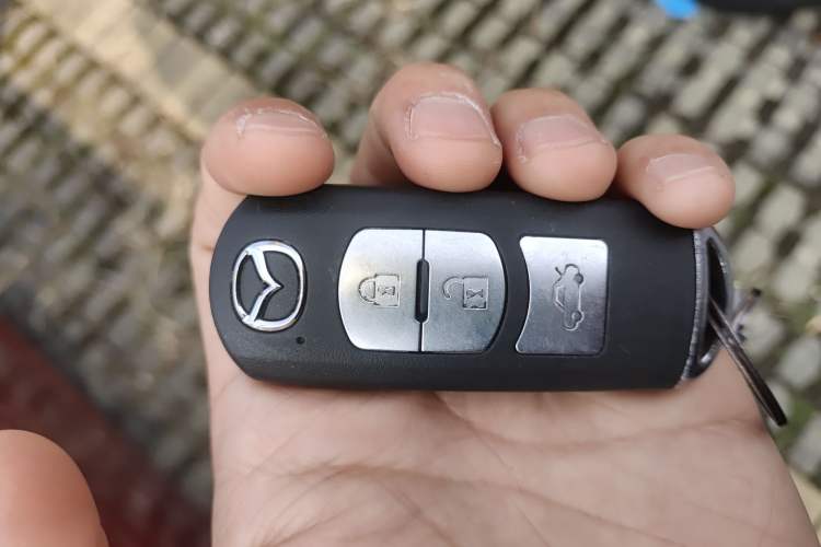 Used Mazda 3 Axela 2017 Sedan 1.5L Automatic Luxury Model Emission Standard China V
