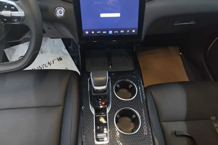 Used Hongqi HS3 PHEV 2025 Model PHEV 117km Jingwei PLUS Edition Gear Lever