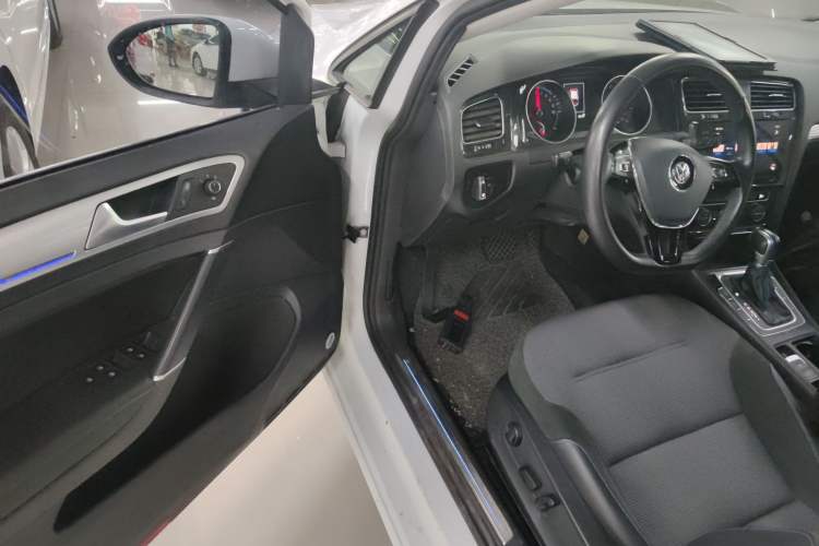 Used Volkswagen Golf Pure Electric 2020 Chari