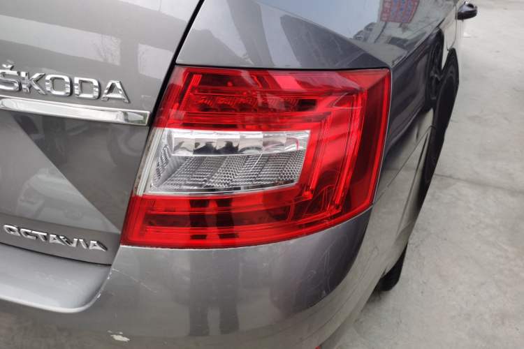 Used Skoda Octavia 2015 1.6L Manual Eado Edition