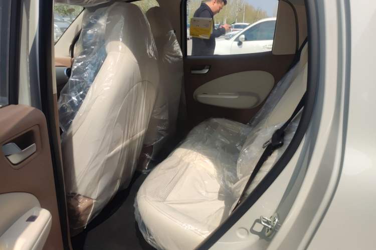 Used Wuling Hongguang MINIEV 2025 Four-Door Version Advanced Edition Left Rear Seat