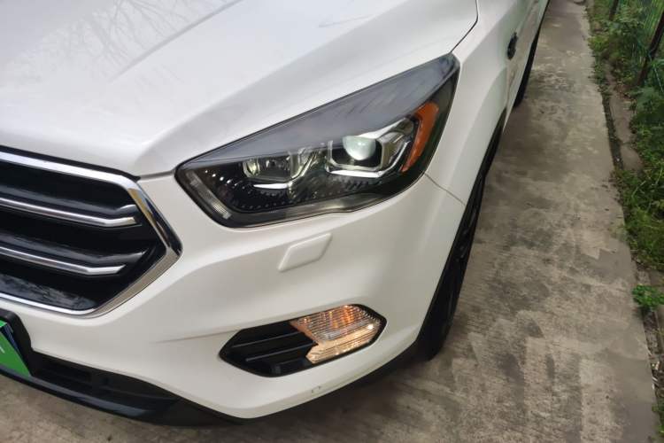 Used Ford Kuga 2017 EcoBoost 245 Four-Wheel-Drive Sport Model Left Front Headlight