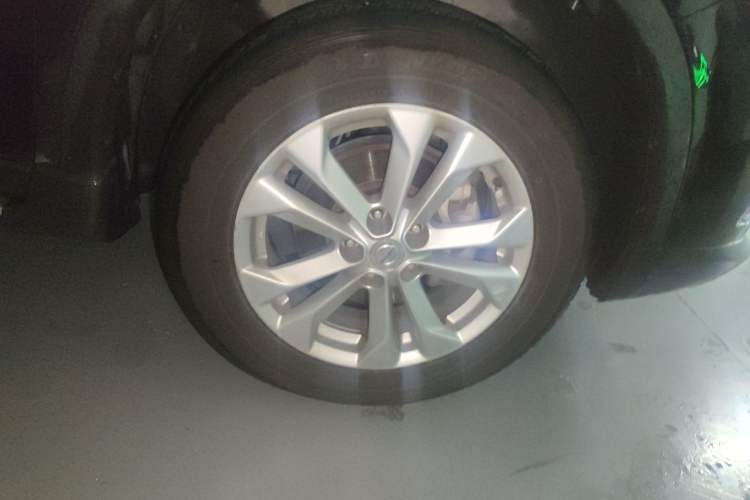 Used Nissan X-Trail 2015 2.0L CVT Comfort MAX Edition 2WD Right Front Wheel Hub