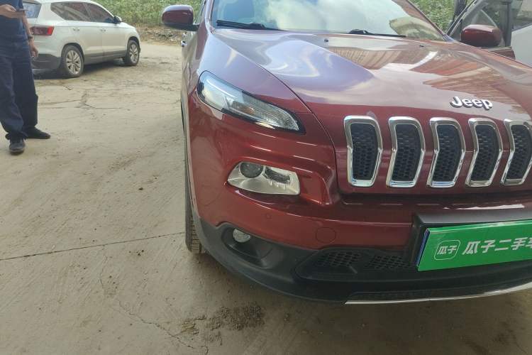 Used Jeep Cherokee 2017 2.0L Superior Edition