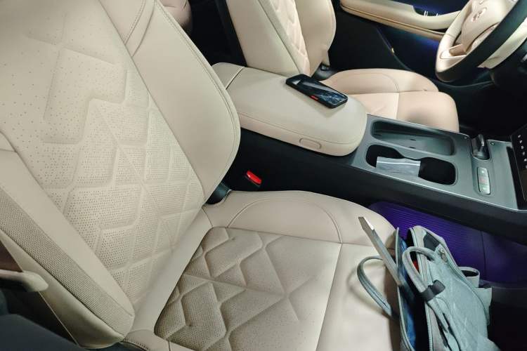 Used Nio ET5T 2024 75kWh Touring Right Front Seat