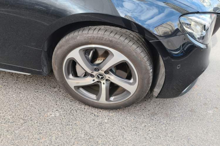 Used Mercedes-Benz E-Class 2019 E 300 L Sporty and Stylish Model