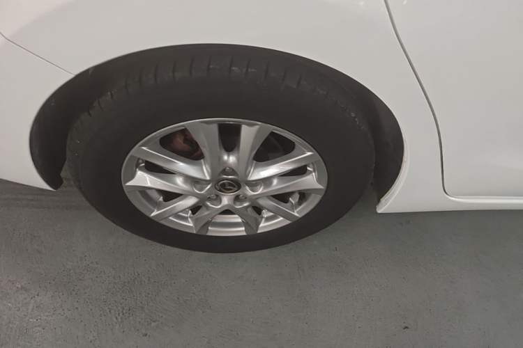 Used Mazda 3 Axela 2014 Sedan 1.5L Automatic Luxury Model
