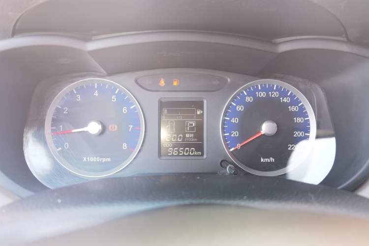 Used Venucia R50 2015 1.6L Automatic Fashion Edition
