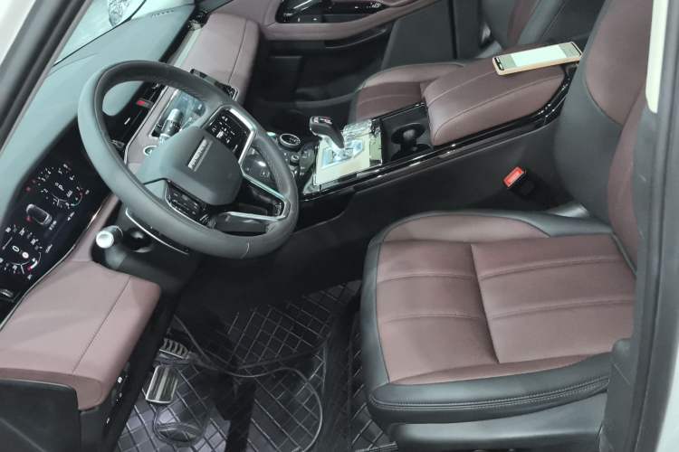 Used Land Rover Range Evoque 2022 Aurora L 249 PS R-Dynamic Luxury Edition Left Front Seat