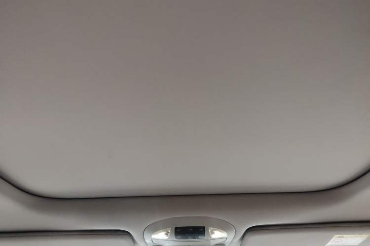 Used Chrysler Grand Voyager 2017 3.6L Premium Edition Headliner