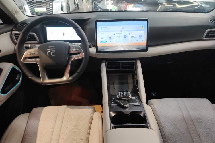 Used BYD Yuan UP 2024 401KM Beyond Edition Audio And AC Panel