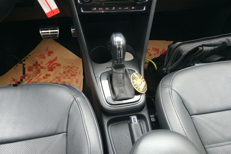 Used Volkswagen Polo 2014 1.6L Automatic Luxury Edition Gear Lever