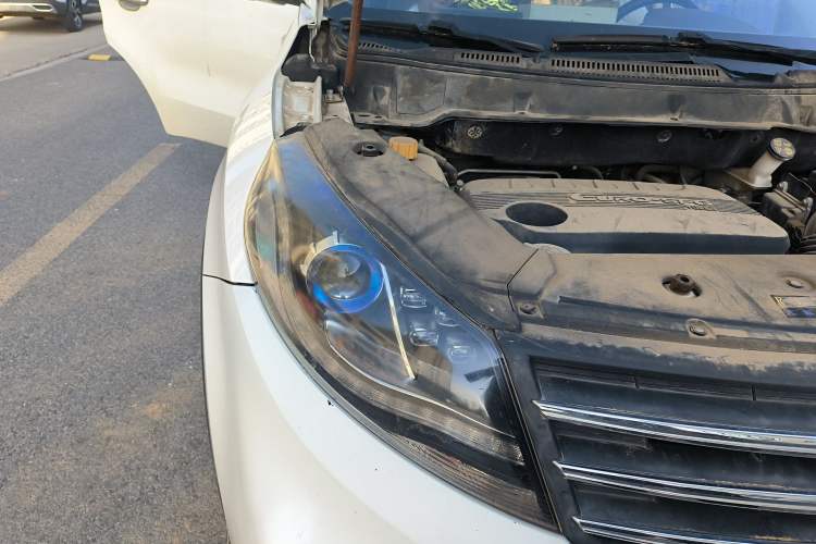 Used Dongfeng Fengon 580 2017 1.5T CVT Smart Connectivity Model Right Front Headlight