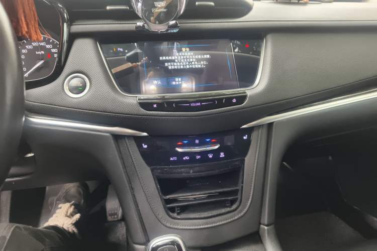 Used Cadillac XT5 2018 25T Luxury Model Audio And AC Panel