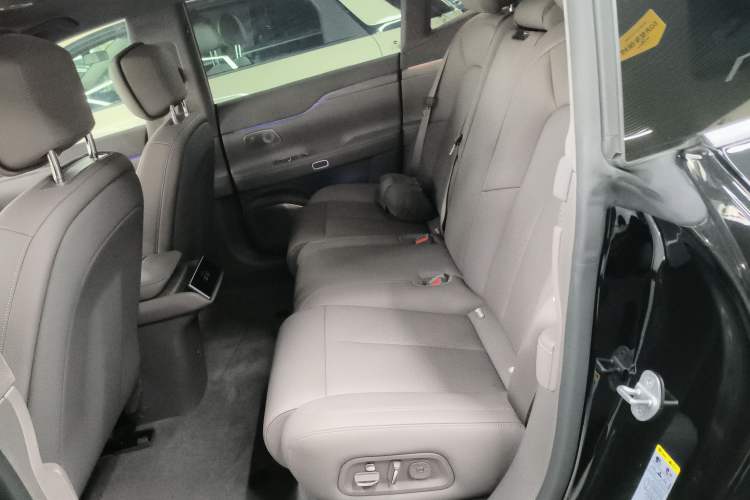 Used Nio ET7 2024 75 kWh Executive Edition Left Rear Seat