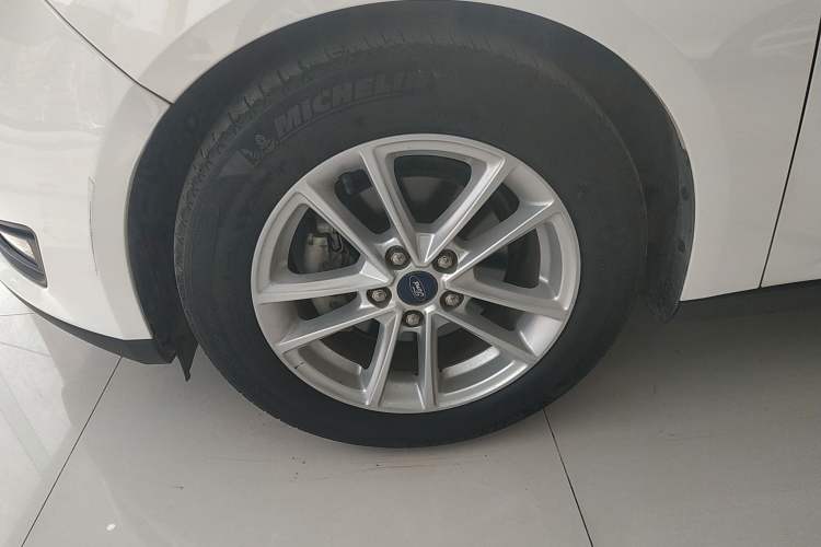 Used Ford Focus 2018 Hatchback Classic 1.6L Automatic Trendy SmartDrive Edition
