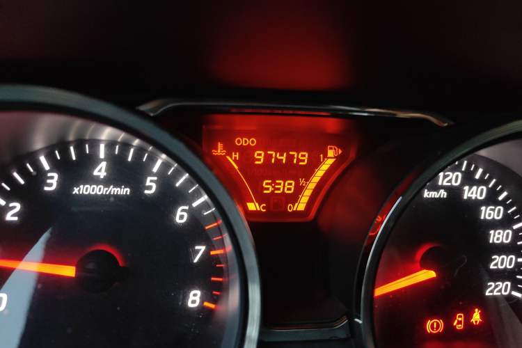 Used Nissan Livina 2013 Jingrui 1.6XL Manual Comfort Edition Odometer Close Up