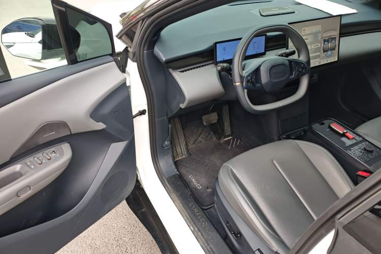 Used Lynk & Co Z20 2025 530 km Range Rear-Wheel Drive Pro Driver Seat